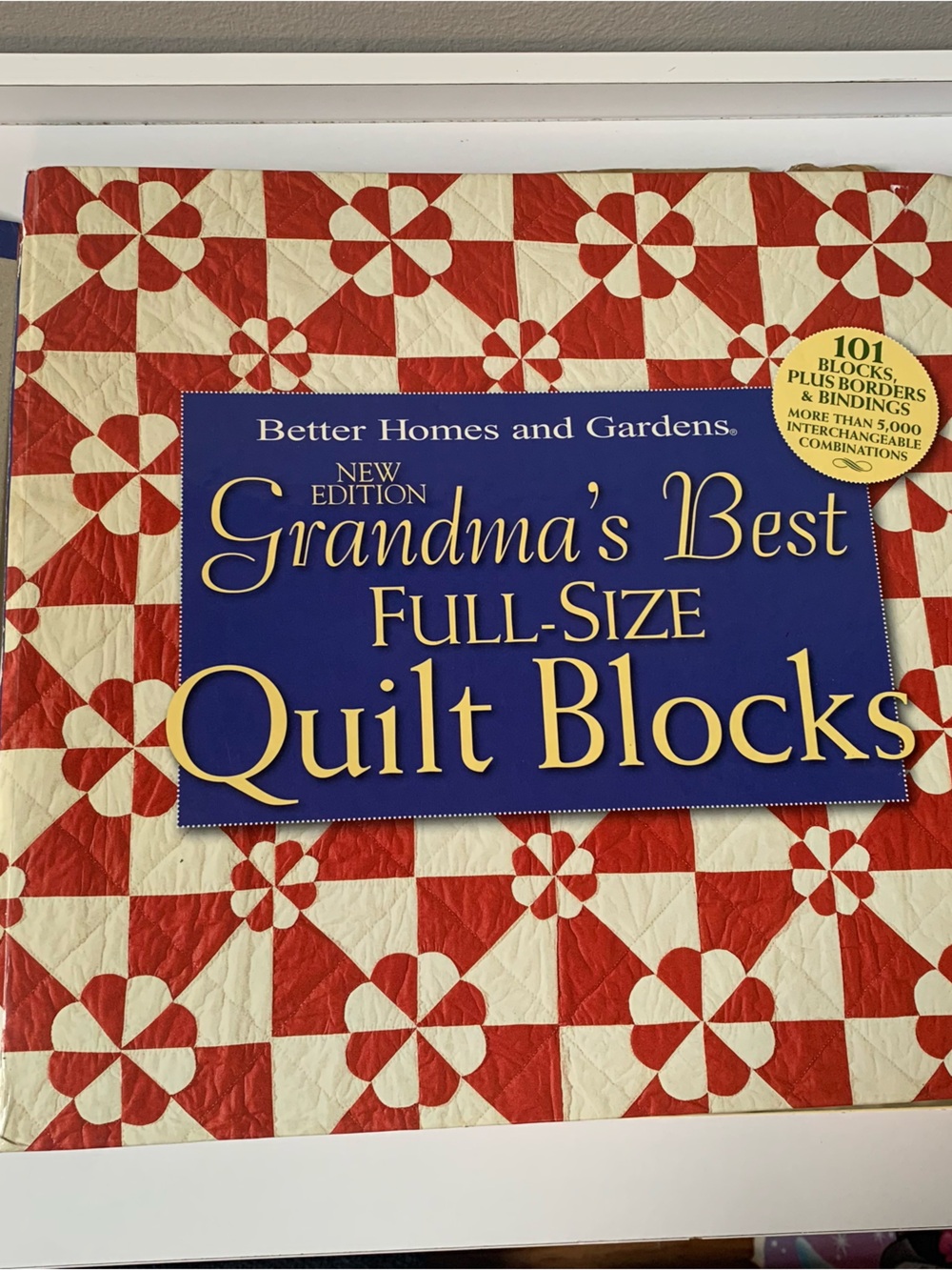 Better Homes and Gardens Red and Cream Full-Size Quilt Block Book